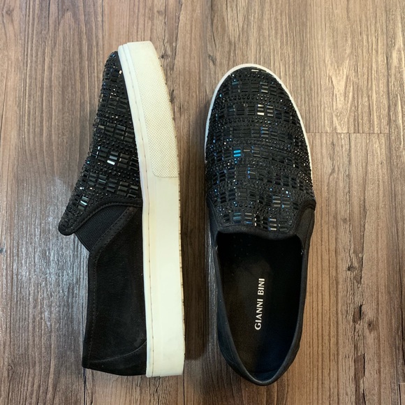 Gianni Bini Black Slip-On Platforms - Picture 2 of 3